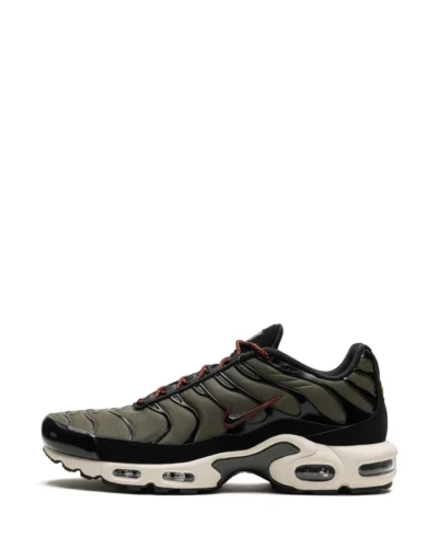 Nike Air Max Plus Sneakers In Khaki And White