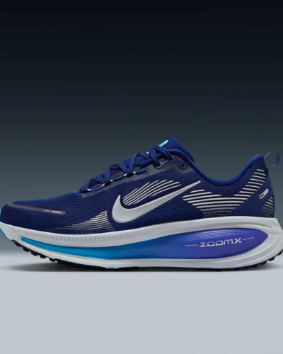 Nike Vomero 18 Sneakers In Blue And White