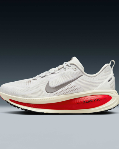 Nike Vomero 18 Sneakers In Off White And Red