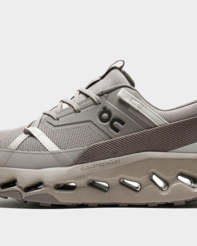 On Cloudhorizon Hiking Sneakers In Grey And Taupe